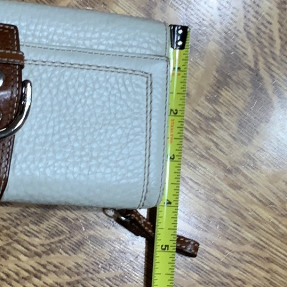 Elegant Beige Leather Wallet - Picture 10 of 11